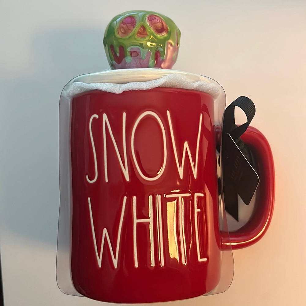 NEW Rae Dunn x Disney Snow White mug w/poison apple lid